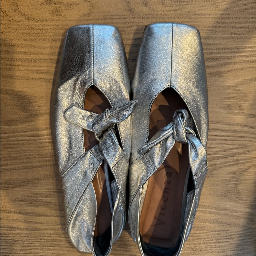 Vicenza Silver Women's Flats